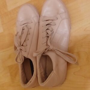 Tommy Hilfiger size 10 shoes
